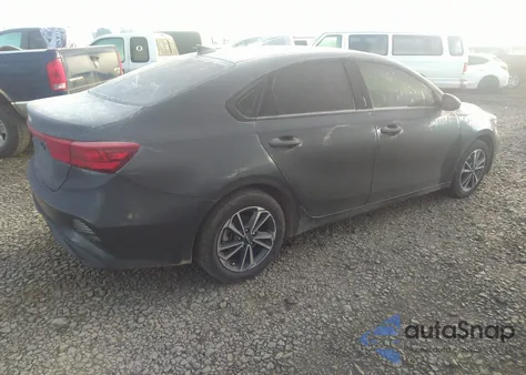 2024 Kia Forte Lxs z USA, uszkodzony, nr VIN 3KPF24AD9RE735321